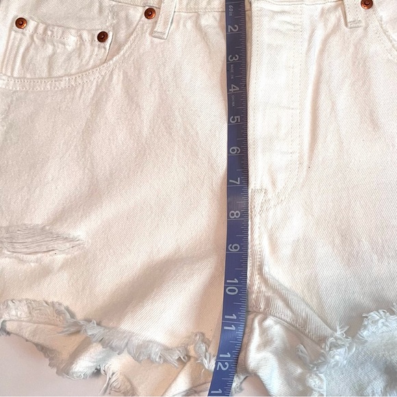 Levi’s 501 White shorts button fly distressed size 31 NWT - Picture 5 of 6